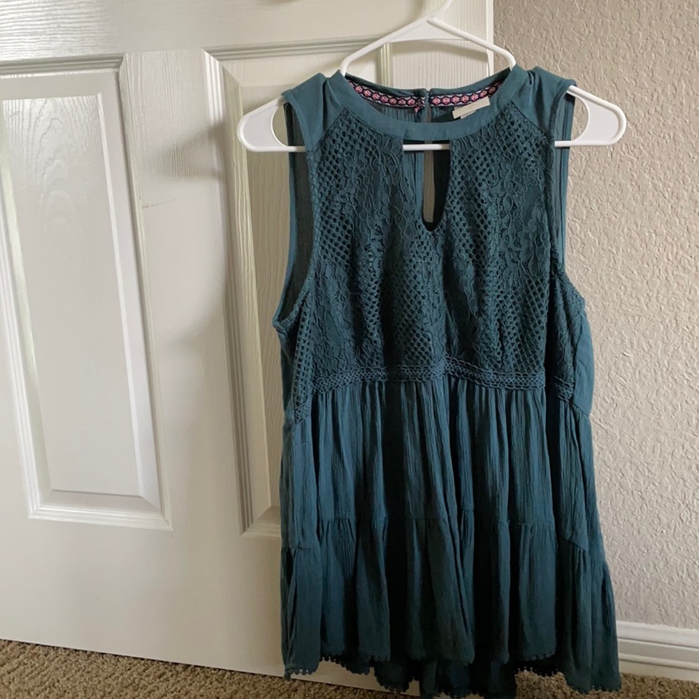 Sleeveless blouse